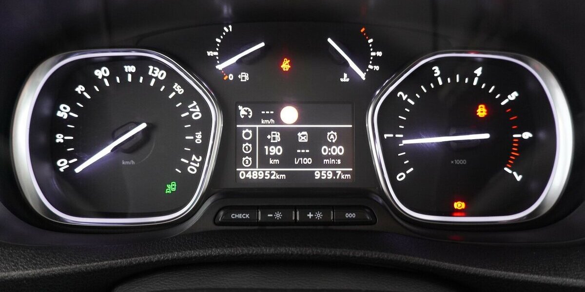 Fiat Scudo MultiCab L2 145 / Sitzheizung + Navi 48.952 km 27.965 &euro; Münchenbernsdorf 07589