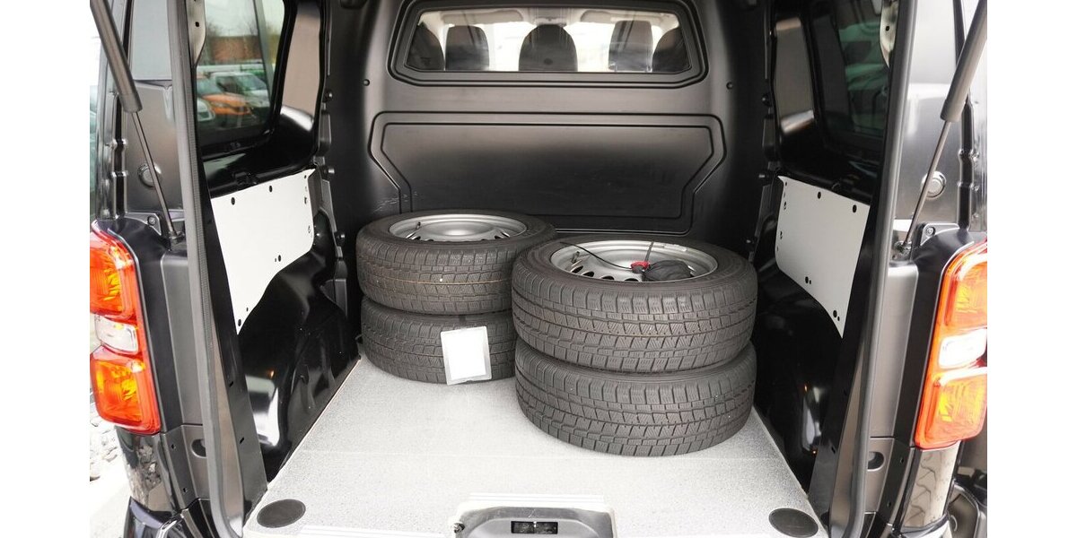 Fiat Scudo MultiCab L2 145 / Sitzheizung + Navi 48.952 km 27.965 &euro; Münchenbernsdorf 07589