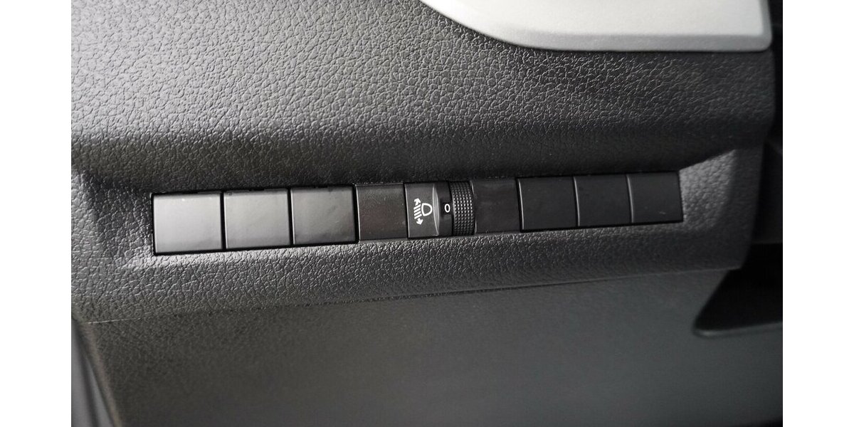 Fiat Scudo MultiCab L2 145 / Sitzheizung + Navi 48.952 km 27.965 &euro; Münchenbernsdorf 07589