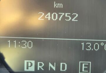 Mercedes-Benz 220 240.752 km 9.999 &euro; Zeitz 06712